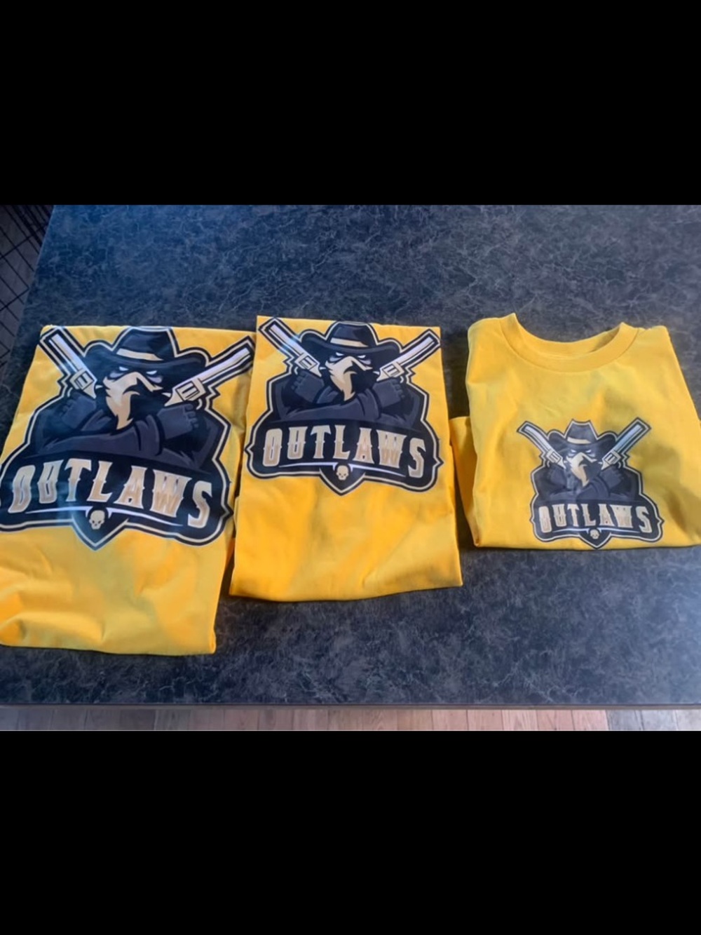 Lot of Yellow Outlaws Graphic Tee
